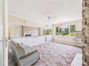 LIVING ROOM- click for photo gallery